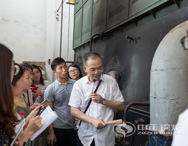 中正鍋爐總經理實地給員工進行講解培訓