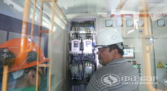 永乐高锅炉效劳团队走进新衡新质料导热油炉锅炉房