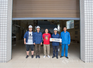 永乐高手艺职员与李记酱菜事情职员合影