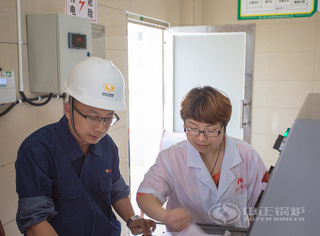 永乐高锅炉效劳职员为用户解答疑虑