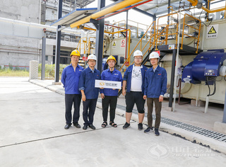 永乐高效劳团队与用户合影留念