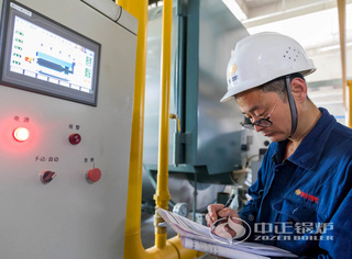 永乐高锅炉售后职员对锅炉举行维护保养并纪录相关信息