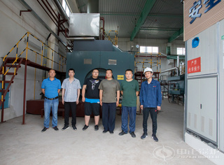 永乐高锅炉回访团队与用户合影