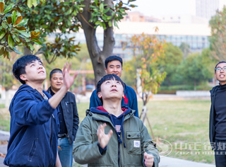 主要得连空气都凝固了