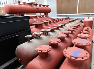 永乐高锅炉摆放整齐的锅炉集箱