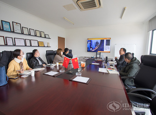 陆星副总司理为客户热情先容永乐高锅炉公司概况