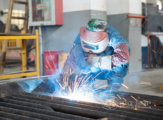 锅炉锅筒毗连受手工焊