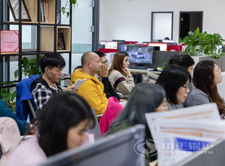 认真接受培训的永乐高锅炉员工