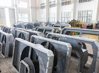 工业锅炉厂家永乐高锅炉排放整齐的锅炉部件