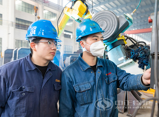 永乐高锅炉一线员工探讨数控化装备