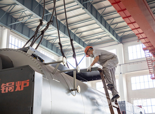 即将举行吊装的永乐高WNS型燃油燃气锅炉