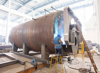 永乐高WNS燃气锅炉前烟箱焊接