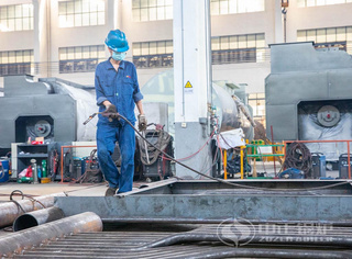 永乐高一线员工是包管锅炉品质的焦点