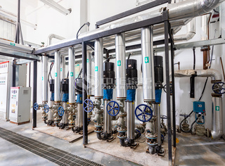 整齐齐整的锅炉水泵