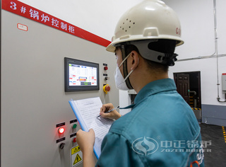 手艺职员检查锅炉房的现实运行状态