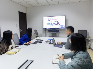 永乐高锅炉的国贸司理们正在与俄语地区客户睁开线上聚会