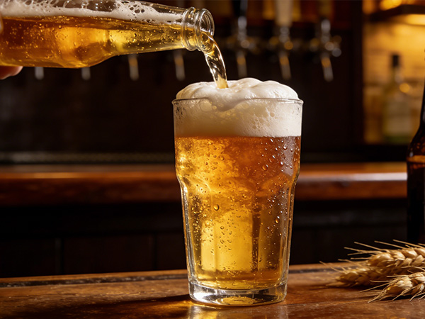 在饮料与酿酒行业，从糖化、蒸煮到杀菌、清洗，多个生产环节都离不开稳定蒸汽