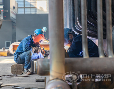 焊接作业按标准流程开展，体现中正锅炉对制造细节的持续把控。